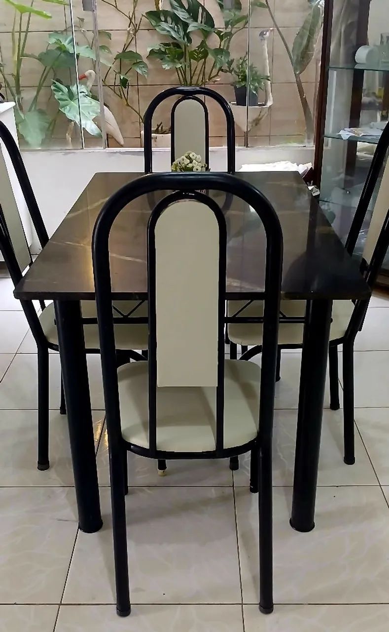 Mesa de Mármore com 4 Cadeiras  - Foto 5