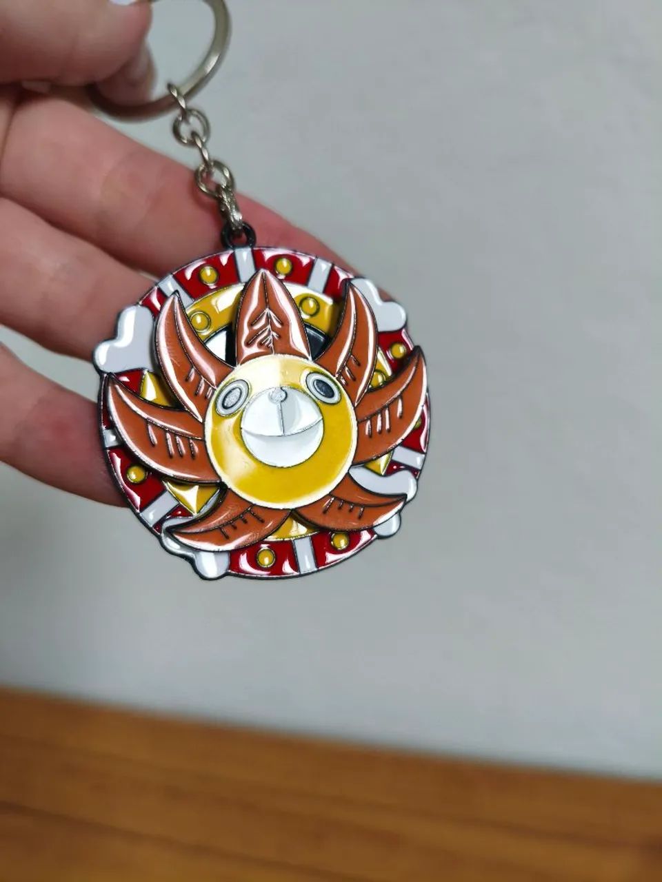 One Peace - pingente chaveiro de metal com sistema giratório e esmaltado  - Foto 5