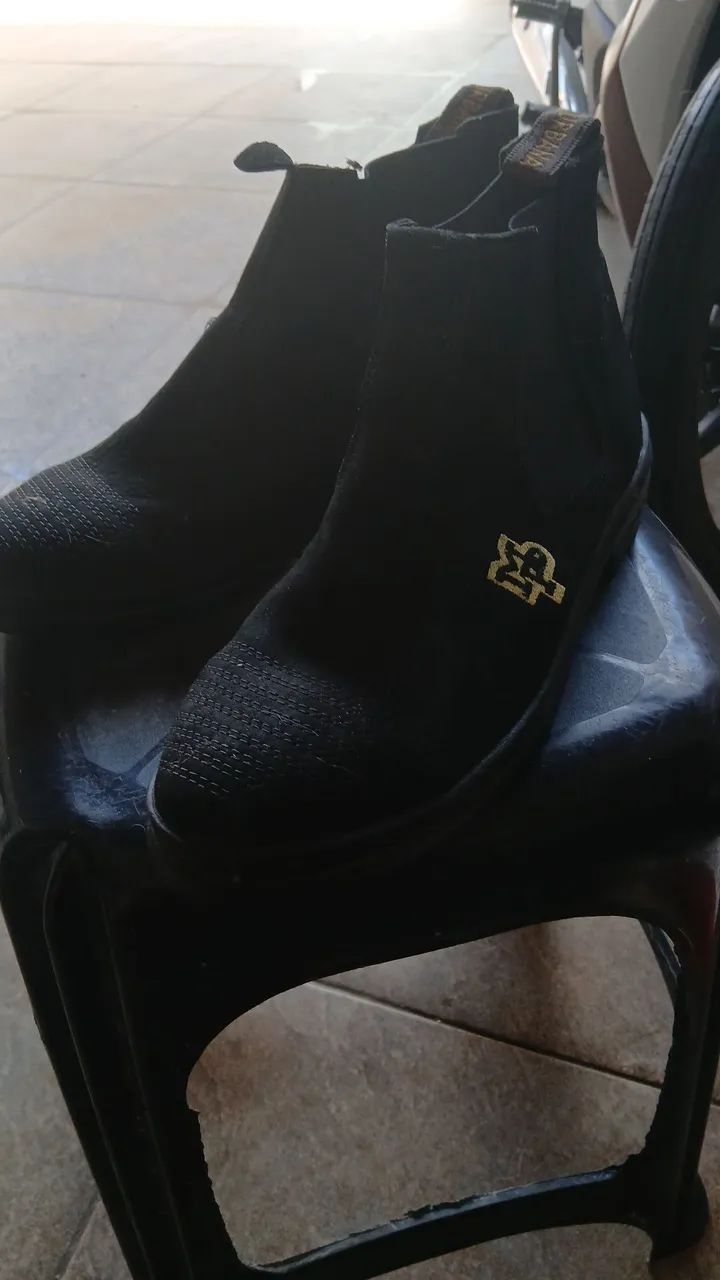 Bota de couro modelo vaquejada 