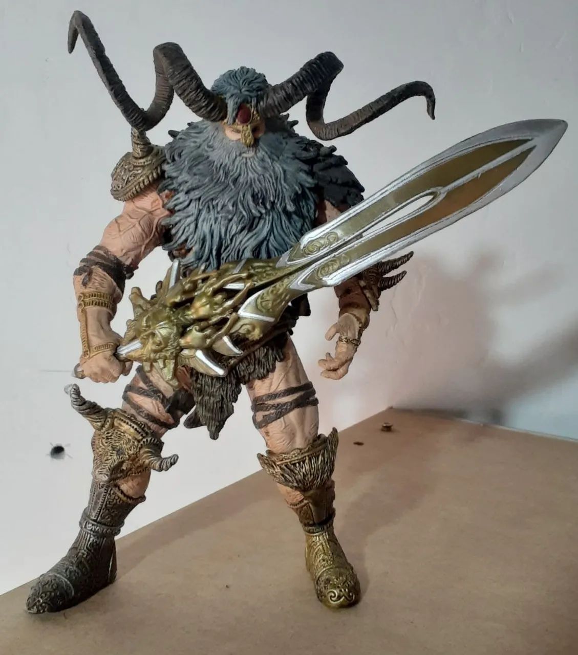 Zeus com Espada de Olímpo Versão Spawn Raro