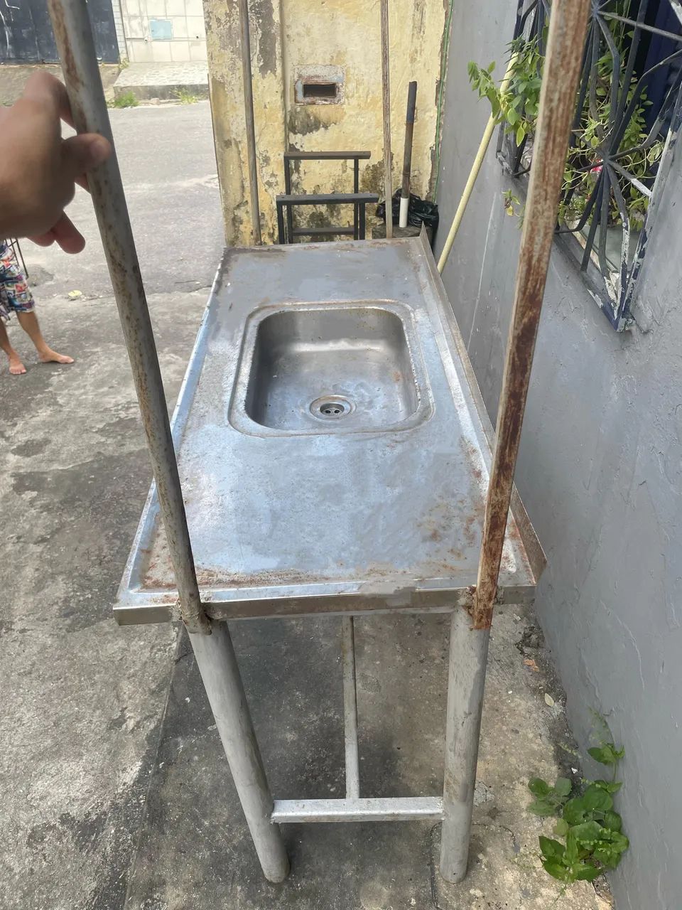 Bancada Industrial de Inox com Pia (Cuba Central) - Ideal para Comércio / Cozinha
