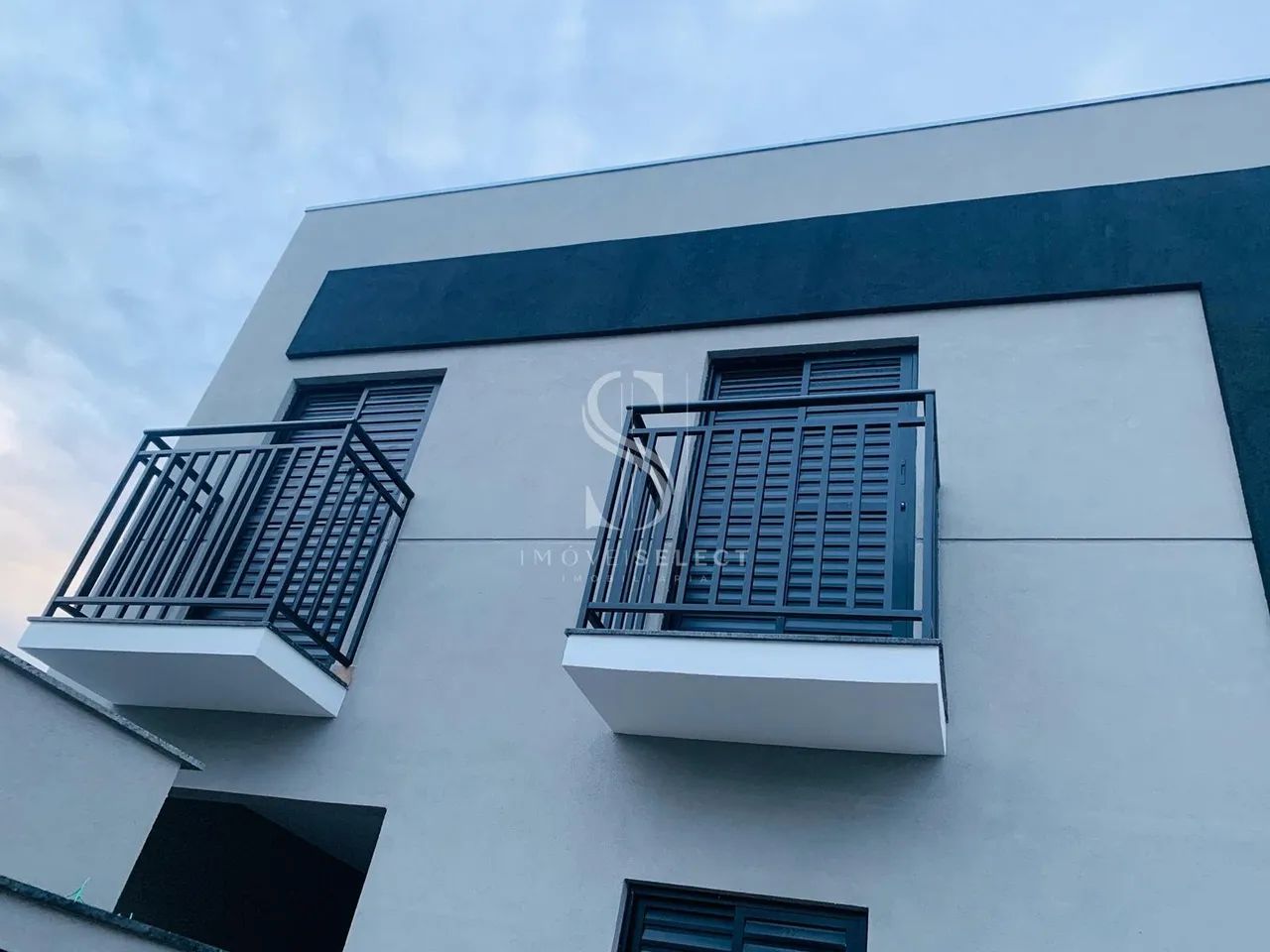 Parque Peruche, Prédio de 900m² com 22 apartamentos.