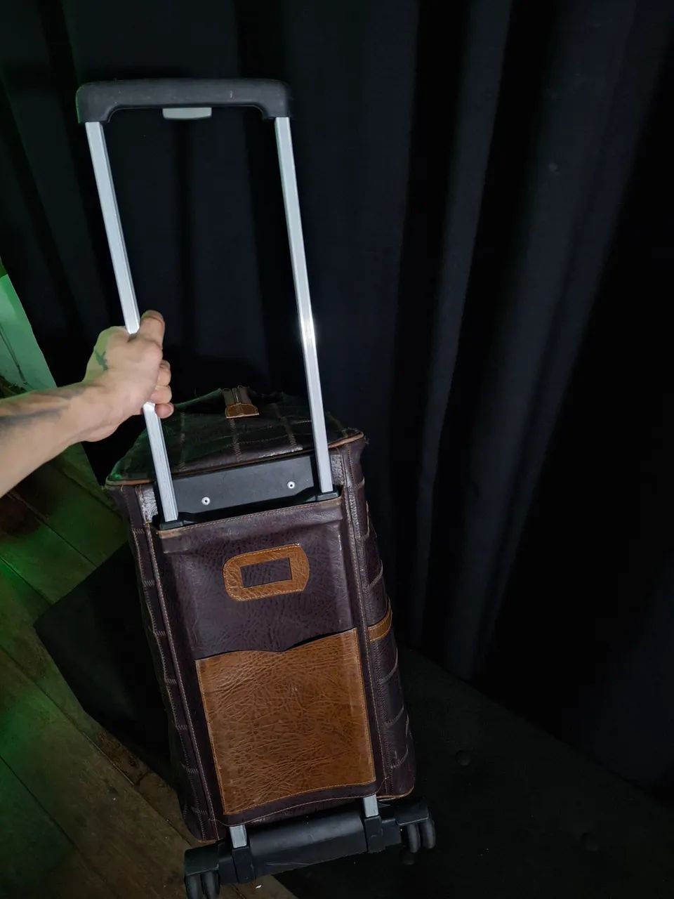 MALA DE VIAGEM VINTAGE EM COURO  - Foto 2