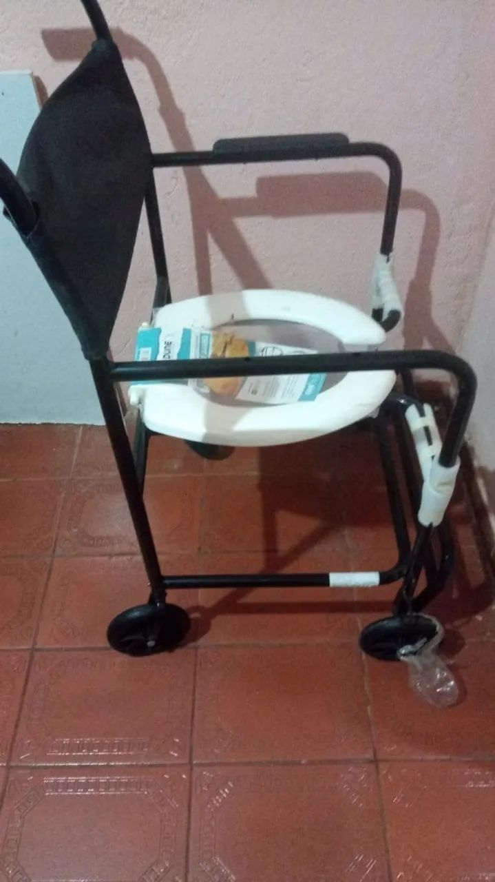Cadeira de rodas pra banho - Foto 2