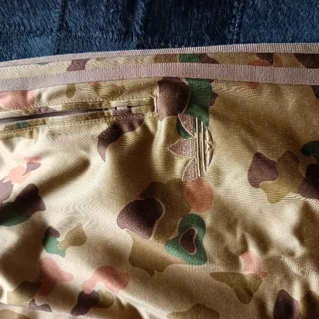 Calça Adidas Firebird Camuflada - Foto 2