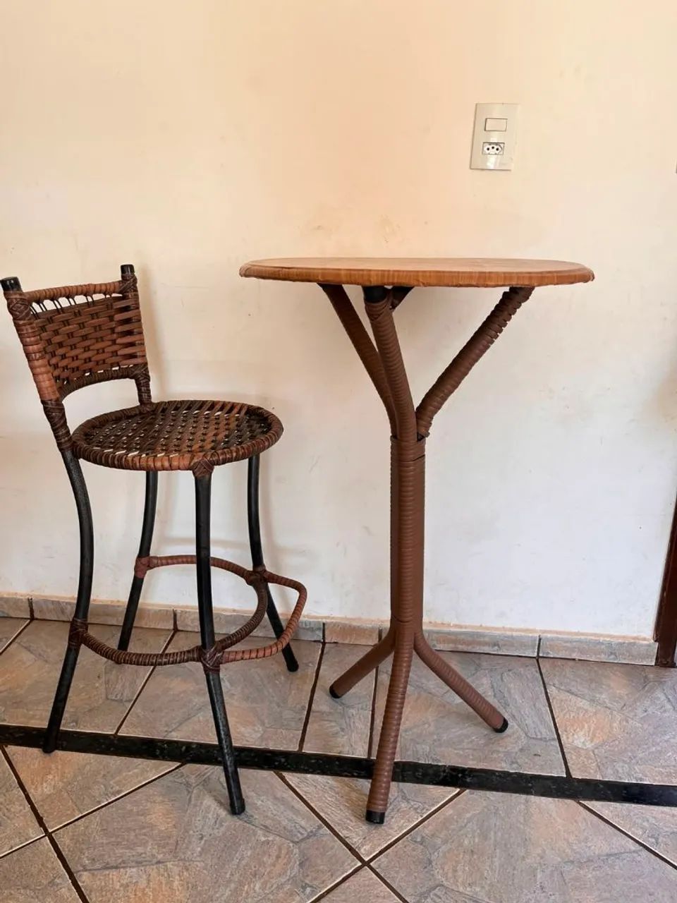 Conjunto mesa e banqueta alta - Foto 2