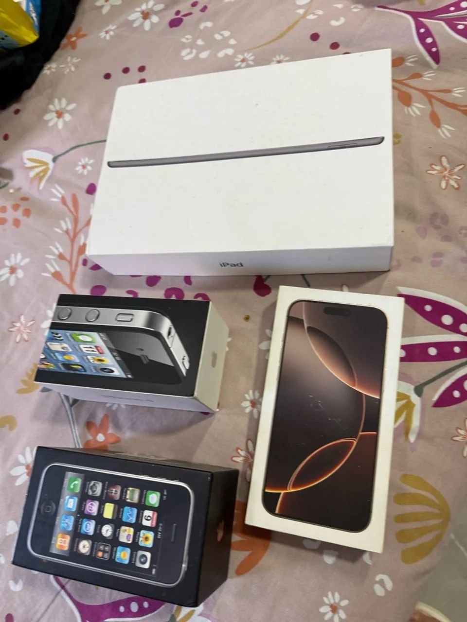Vendo caixas de celulares novinhas 