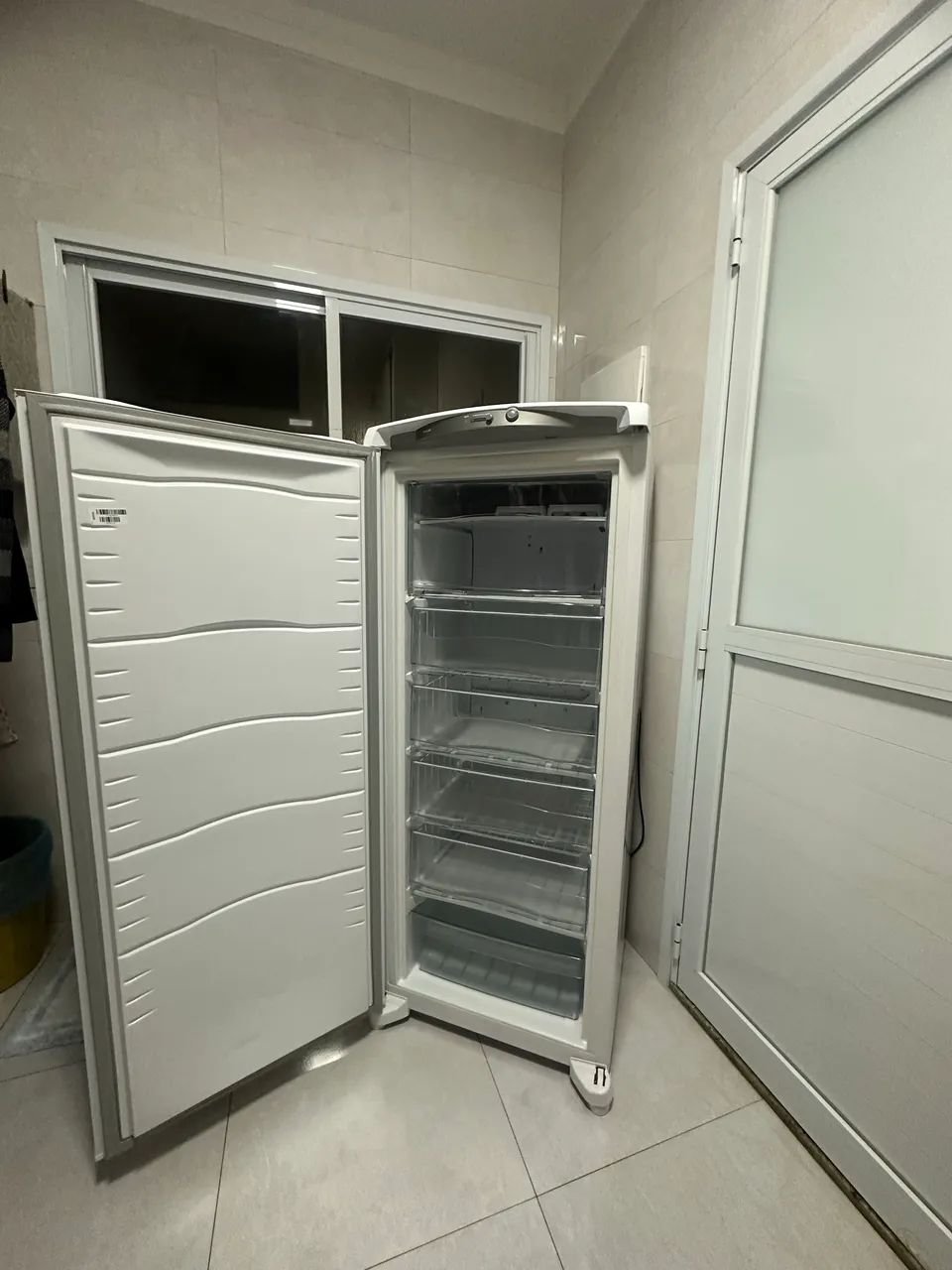Freezer Vertical Cônsul 254 l - Foto 2