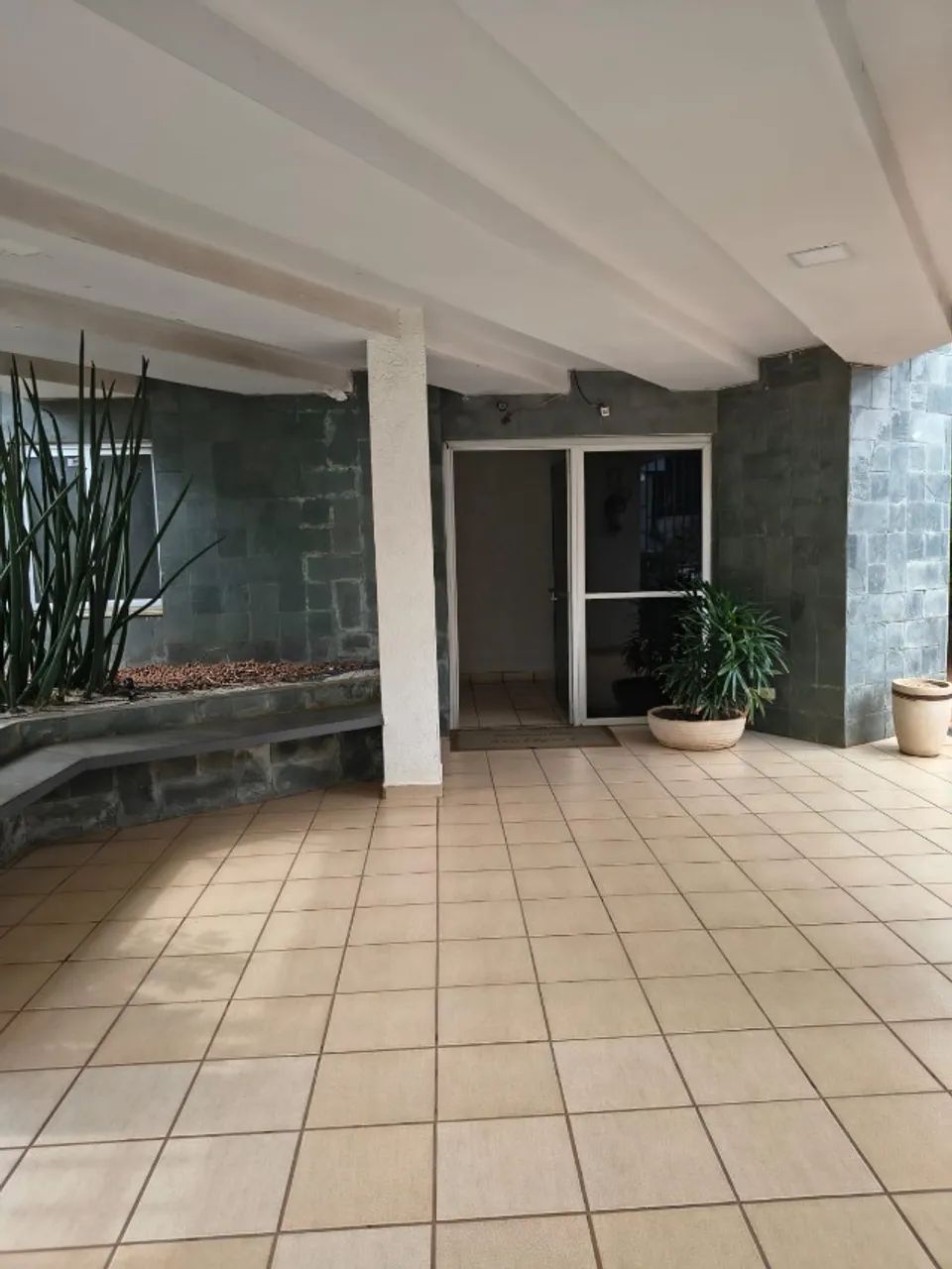 Vende-se Apartamento 2 Quartos - Setor Oeste - Contato: *