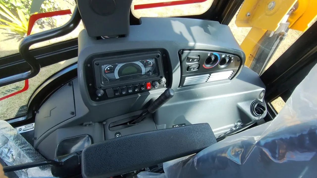 Retroescavadeira Manitou 2025 - Foto 3