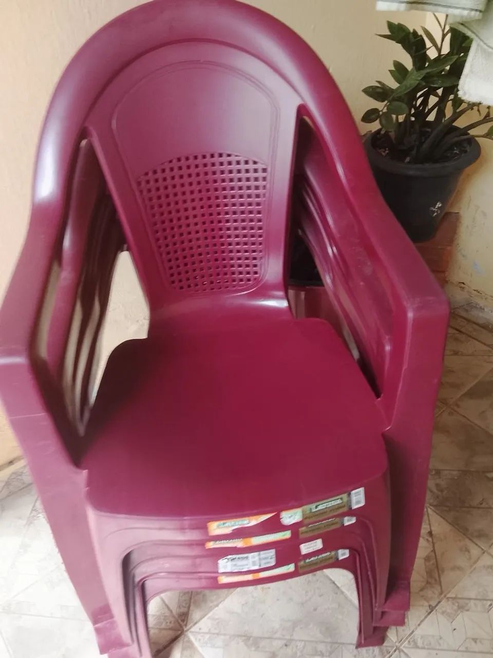  Mesa plástico e cadeira plástico 4unidade - Foto 3