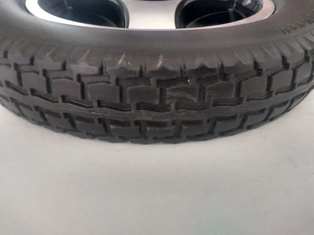  Par de Rodas Traseira Com Pneus  Maciço ( semi novas ) - Foto 4