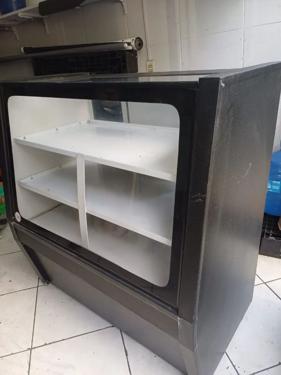 Expositor com refrigeração/ Expositor sem refrigeração 