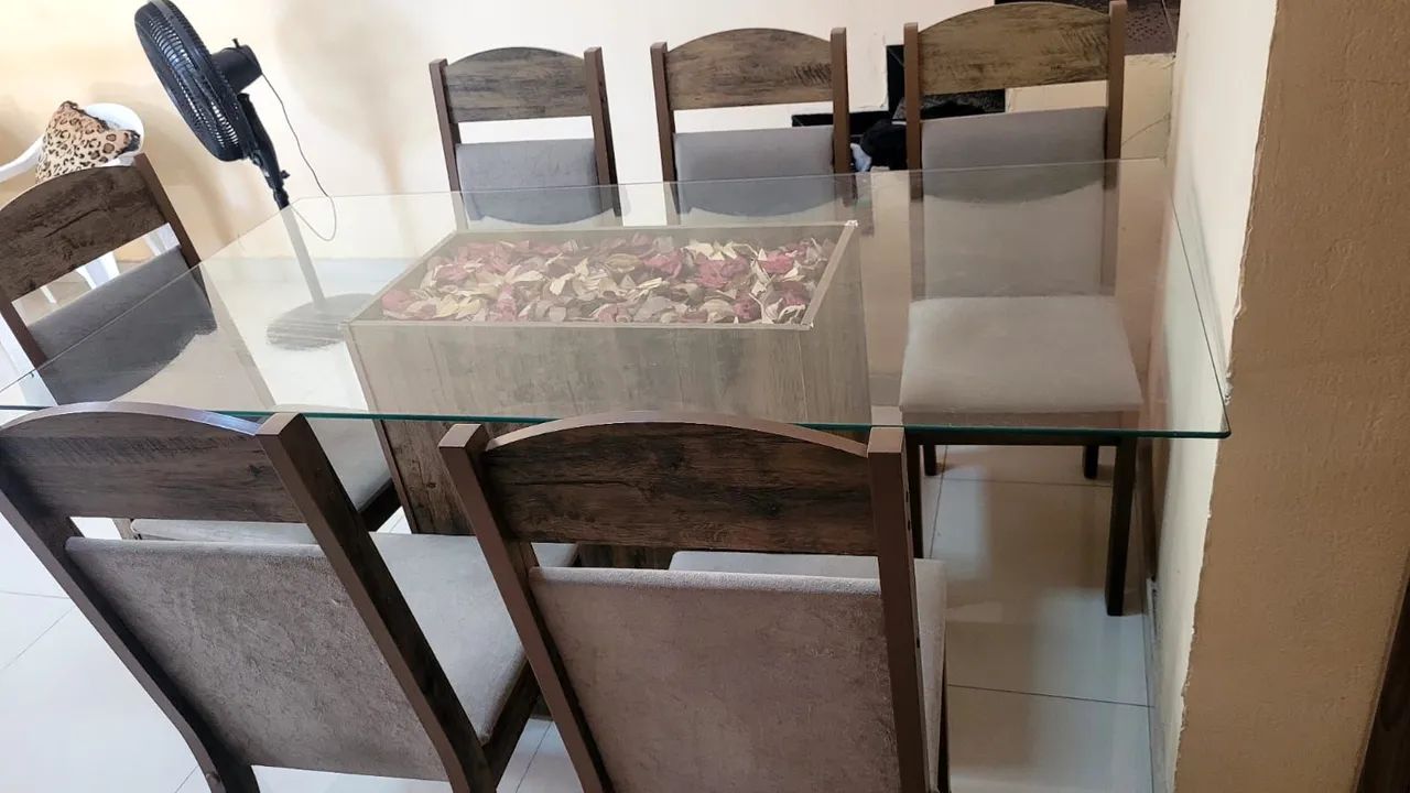 VENDO MESA DE JANTAR COM 6 CADEIRAS - Foto 3