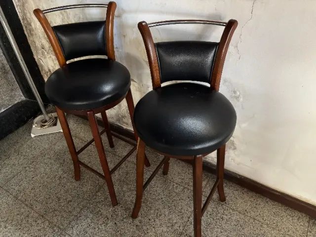 2 Banquetas Giratórios (1 Precisa Conserto)