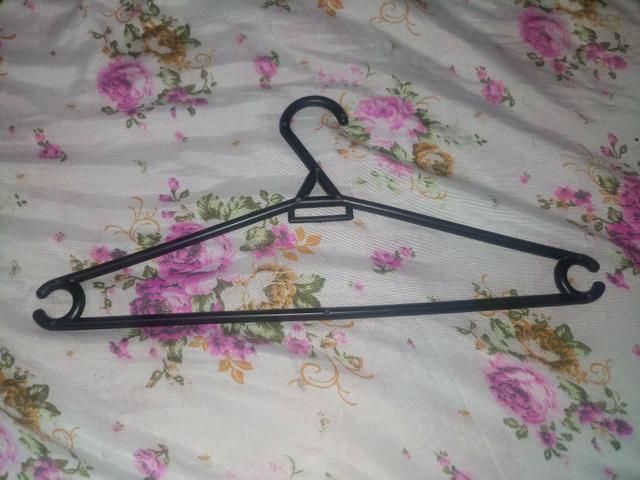 Cabide para roupa R$ 0,75 a unidade