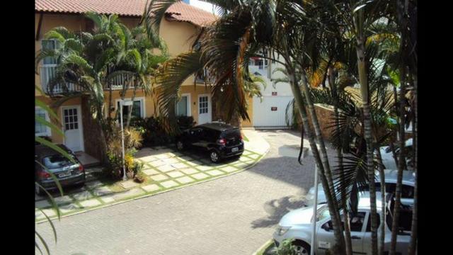 Casa triplex com três quartos em condomínio de casas em Jardim Camburi