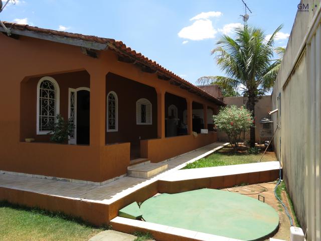 Vendo casa no Setor de Mansões, 3 quartos / Suíte / Piscina / Churrasqueira / Próximo a ca