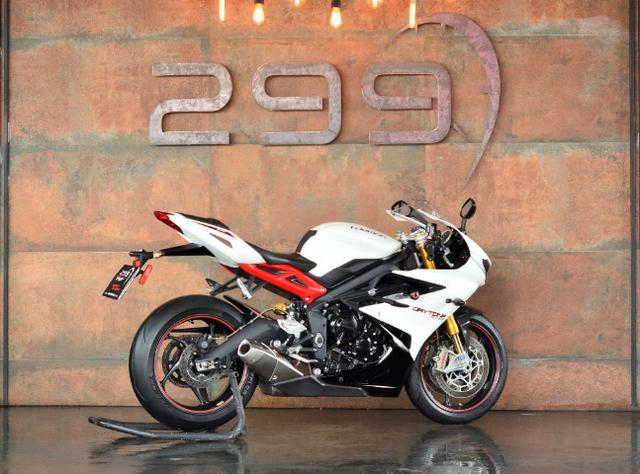 Triumph Daytona 675R - Foto 2