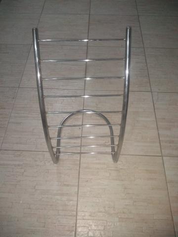 Revisteiro em aço inox