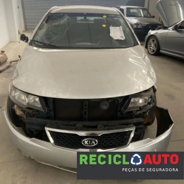 Sucata de kia cerato 2013 para retirada de peças Leia a descrição