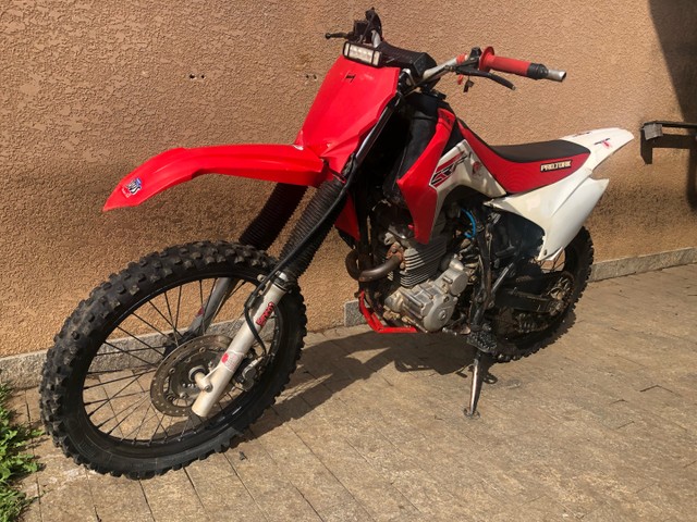 MOTO DE TRILHA