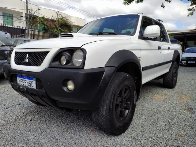 MITSUBISHI L200 ANO 2011 COMPLETA