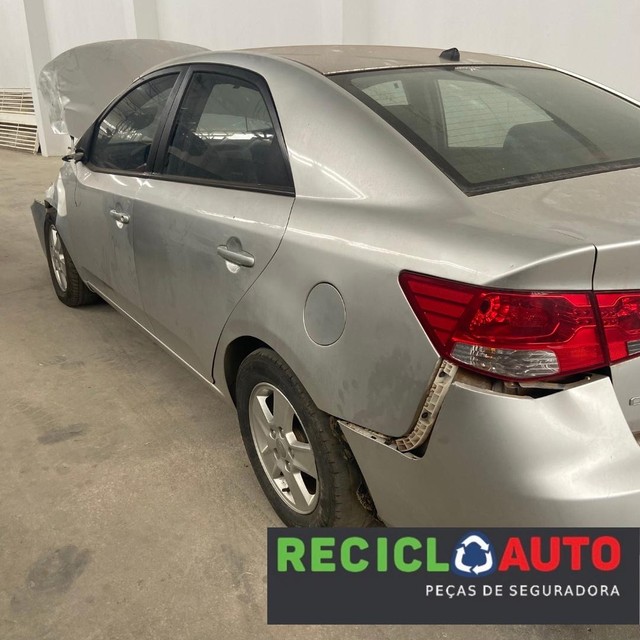 Sucata de kia cerato 2013 para retirada de peças Leia a descrição - Foto 5