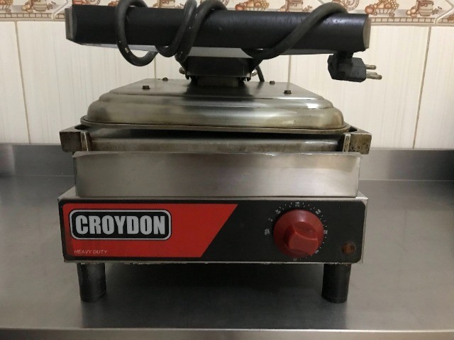 Chapa Croydon Sanduicheira Elétrica Lisa Alumínio Sasl 220v - Croydon