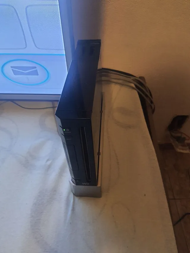 Console Nintendo Wii Desbloqueado Preto ou Branco Seminovo - Troco Jogo  Sudoeste