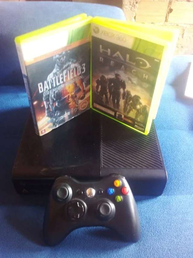 Vendo 20 jogos do Xbox 360 todos originais com 3 controles