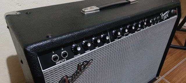 Amplicador fender frontman 212