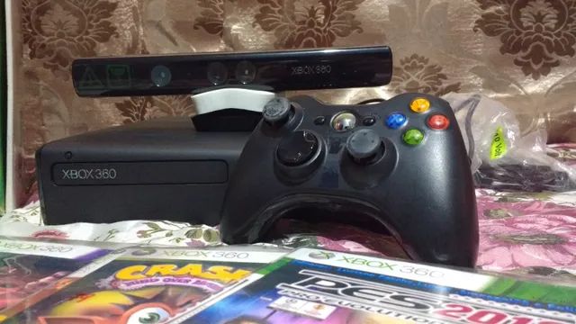 Microsoft Xbox 360 Super Slim 4gb Standard Desbloqueado + Kinect + 2  Controles + 1 Jogo