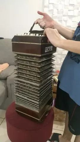 Bandoneon Alemão E L A - 1920/30 - 142 Tons Placas Alumínio - Foto 2