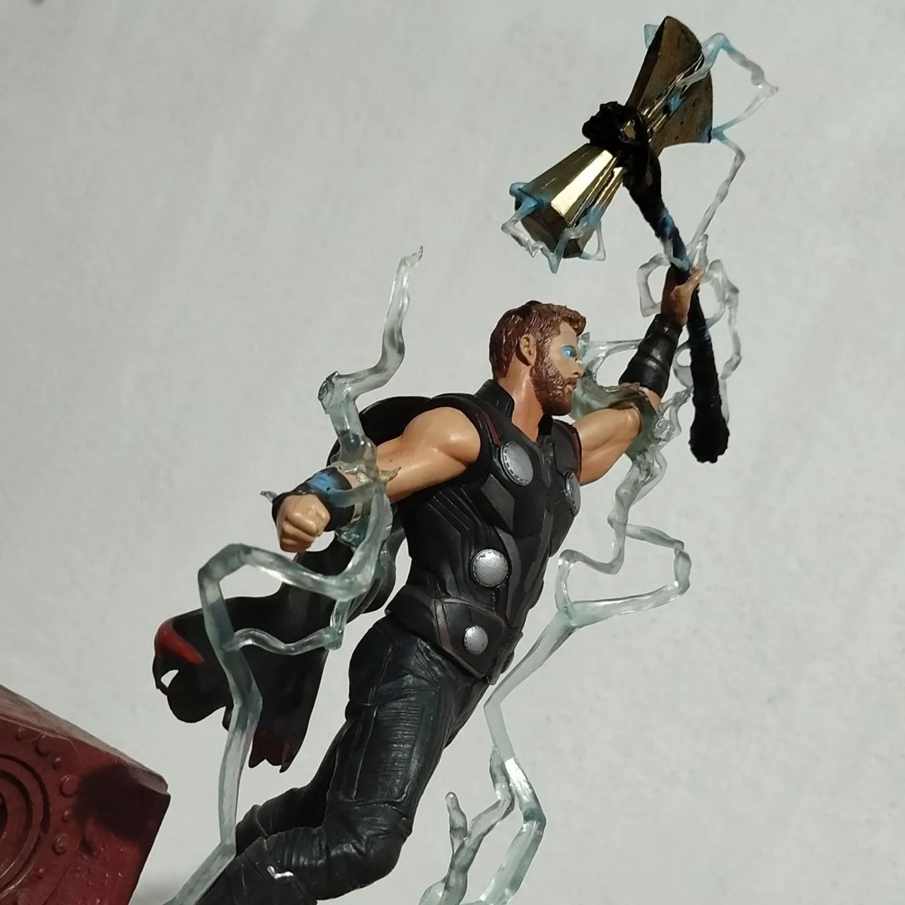 Thor Vingadores Guerra infinita Marvel Gallery diamond select - Foto 2