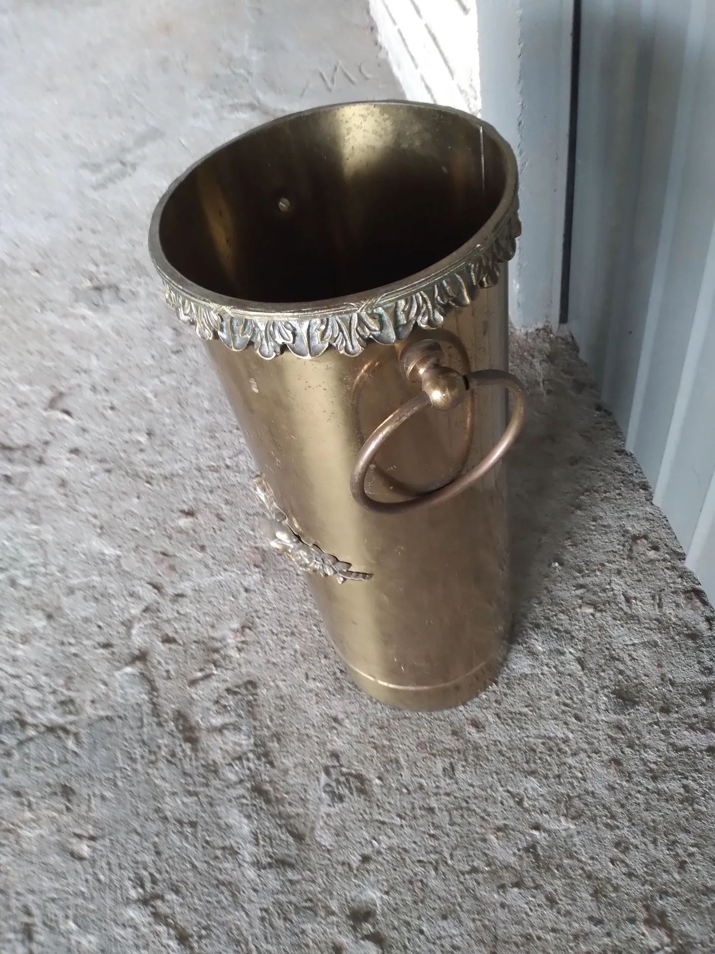 Porta-Guarda-Chuva Antigo. Latão detalhes bronze. Marca NATALINO TOMASI - Foto 2