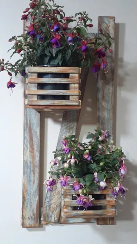 Floreira Vertical De Madeira Maciça Pátina 76 X 33 cm