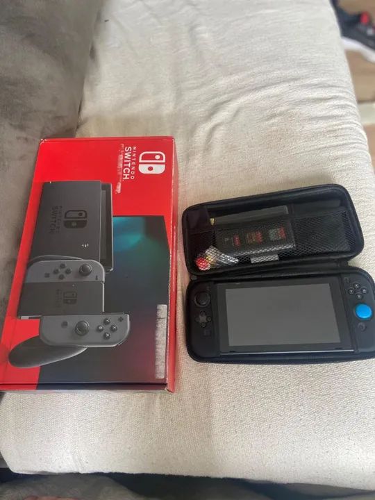 Nintendo Switch Cinza +2 Jogos originais + Kit acessórios