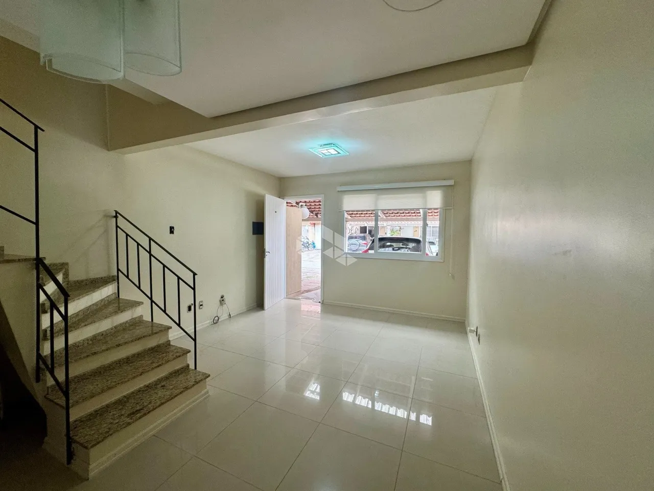 Sobrado com 2 dormitórios em condominio fechado em Canoas /RS