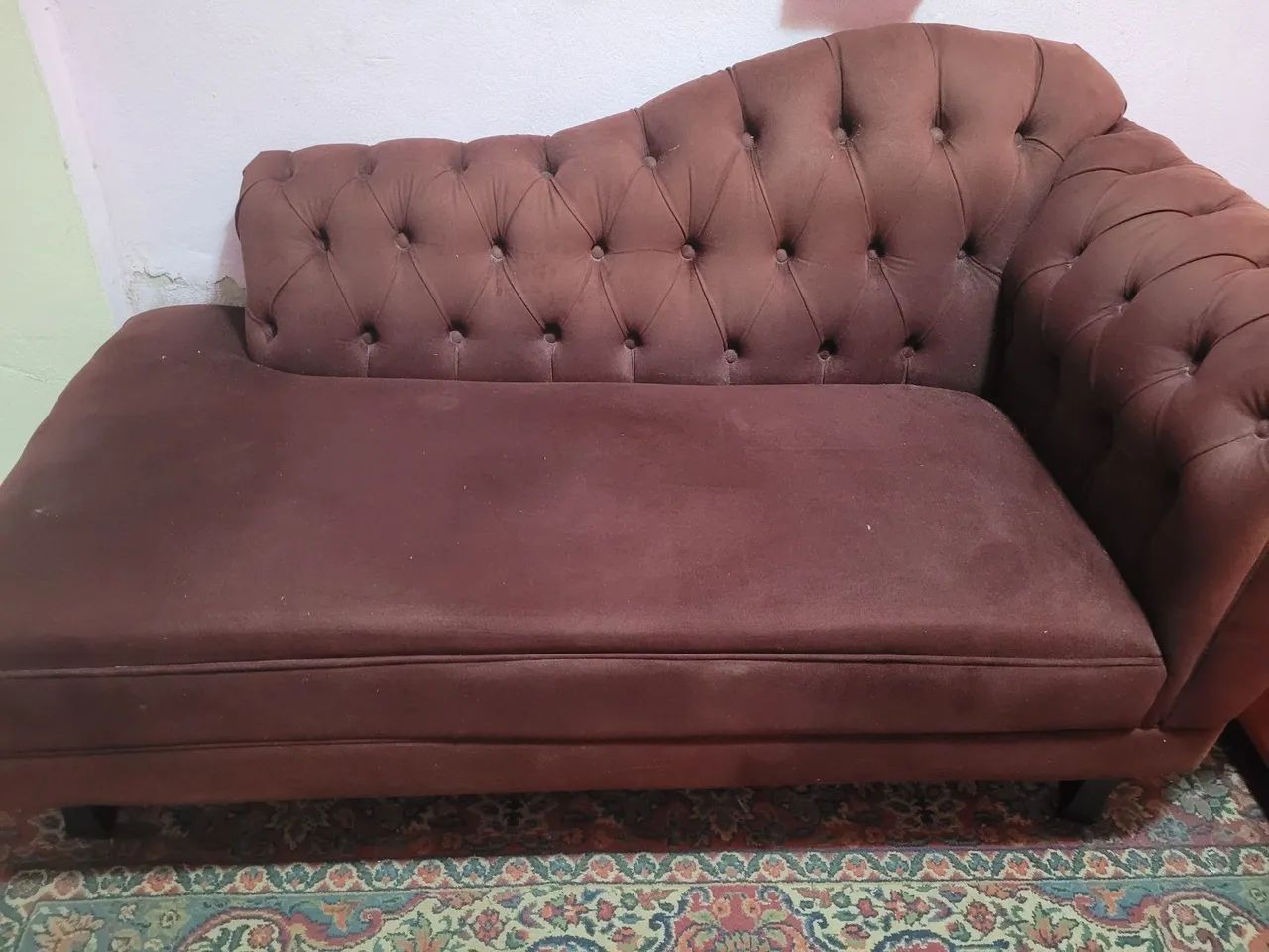 Sofá recamier veludo na cor bordo - Foto 3