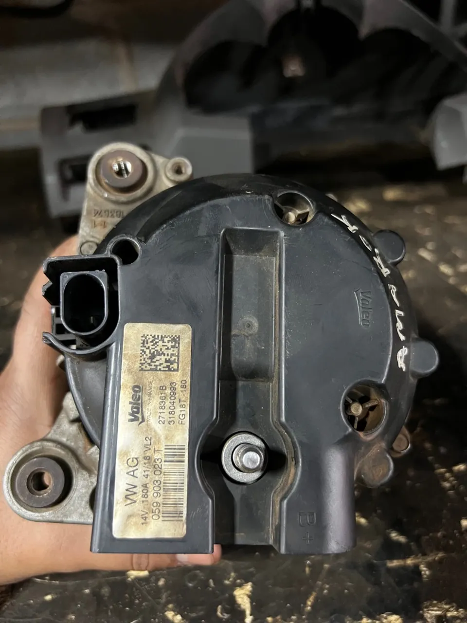 Alternador amarok V6 180 amperes