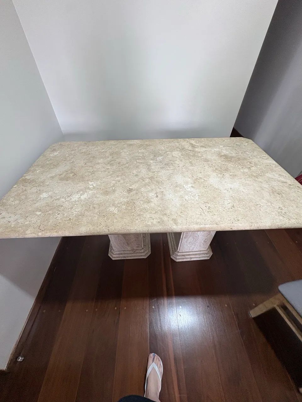Mesa de mármore com 06 cadeiras  - Foto 4