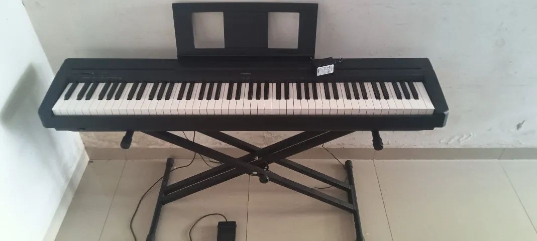 Piano Digital Yamaha P-45 Preto Com Fonte, Pedal e Base