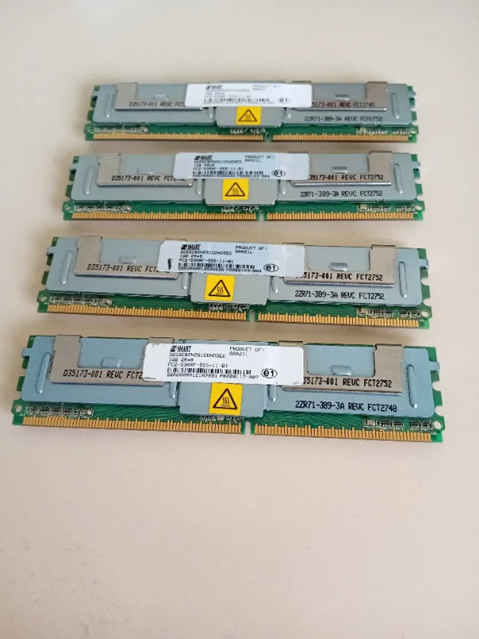 4 Pentes Memória Smart 1gb 2rx8 Pc2-5300f-555-11-b1 Servidor (Usado)