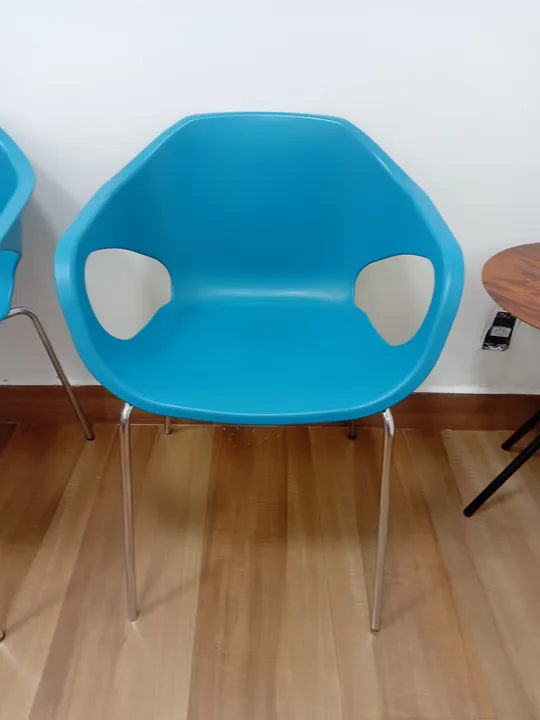 Cadeira Azul Moderna