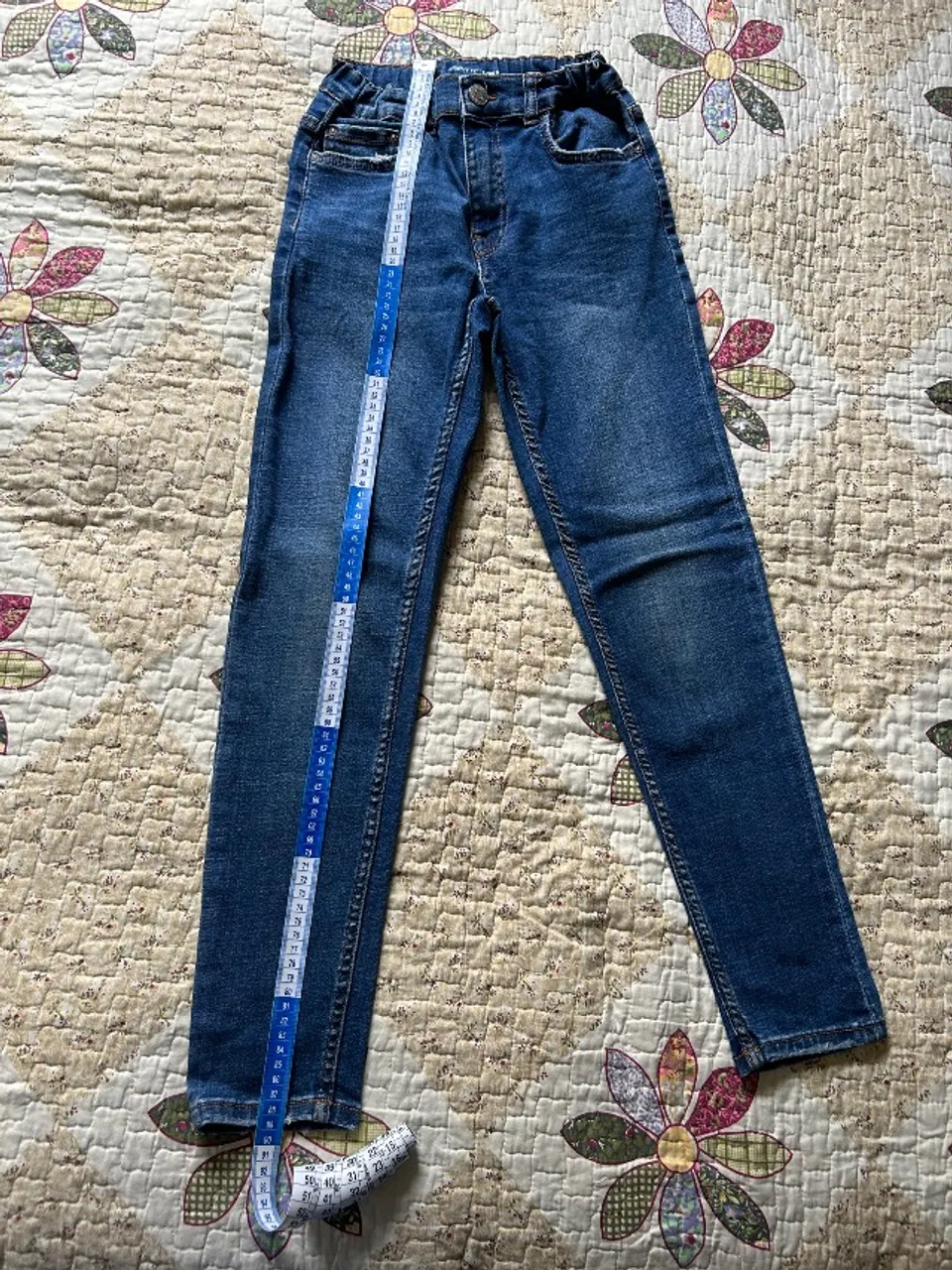 Calça jeans masculina azul - Zara - com regulagem na cintura, tamanho 12 anos. 80,00.