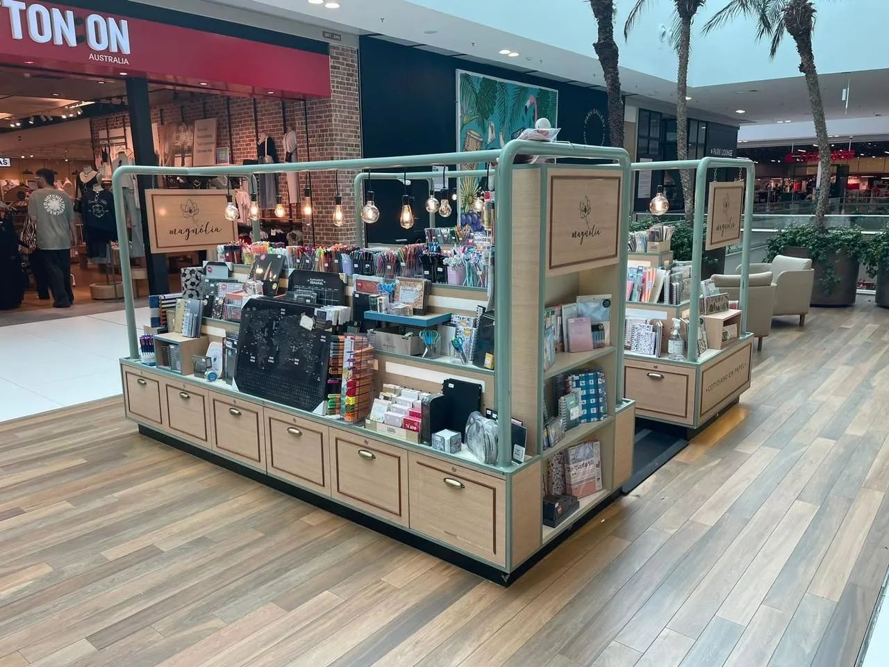 Expositor de madeira maciça  - Foto 2