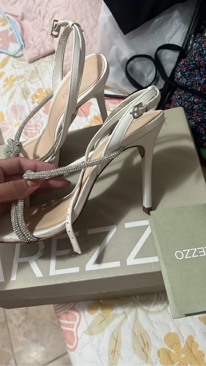 Sandália Arezzo Branca com Strass