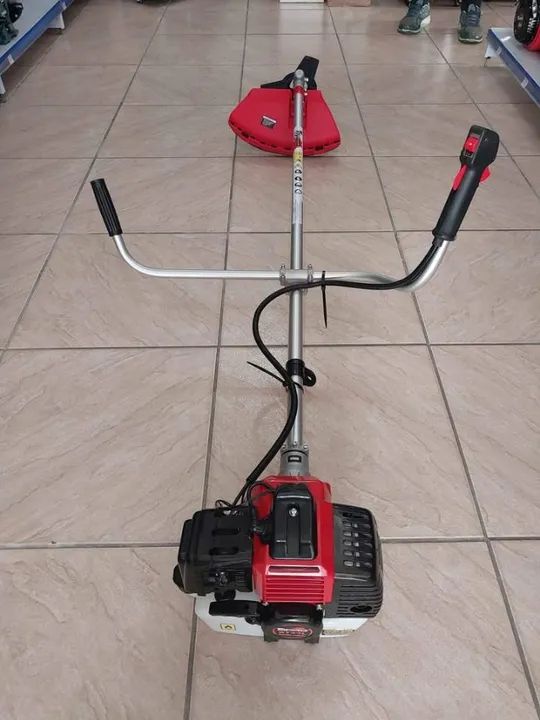 Roçadeira Toyama a gasolina 52cc Motor 2Hp  c/ Lâmina de 3 pontas e Carretel (Loja/Nova) - Foto 3