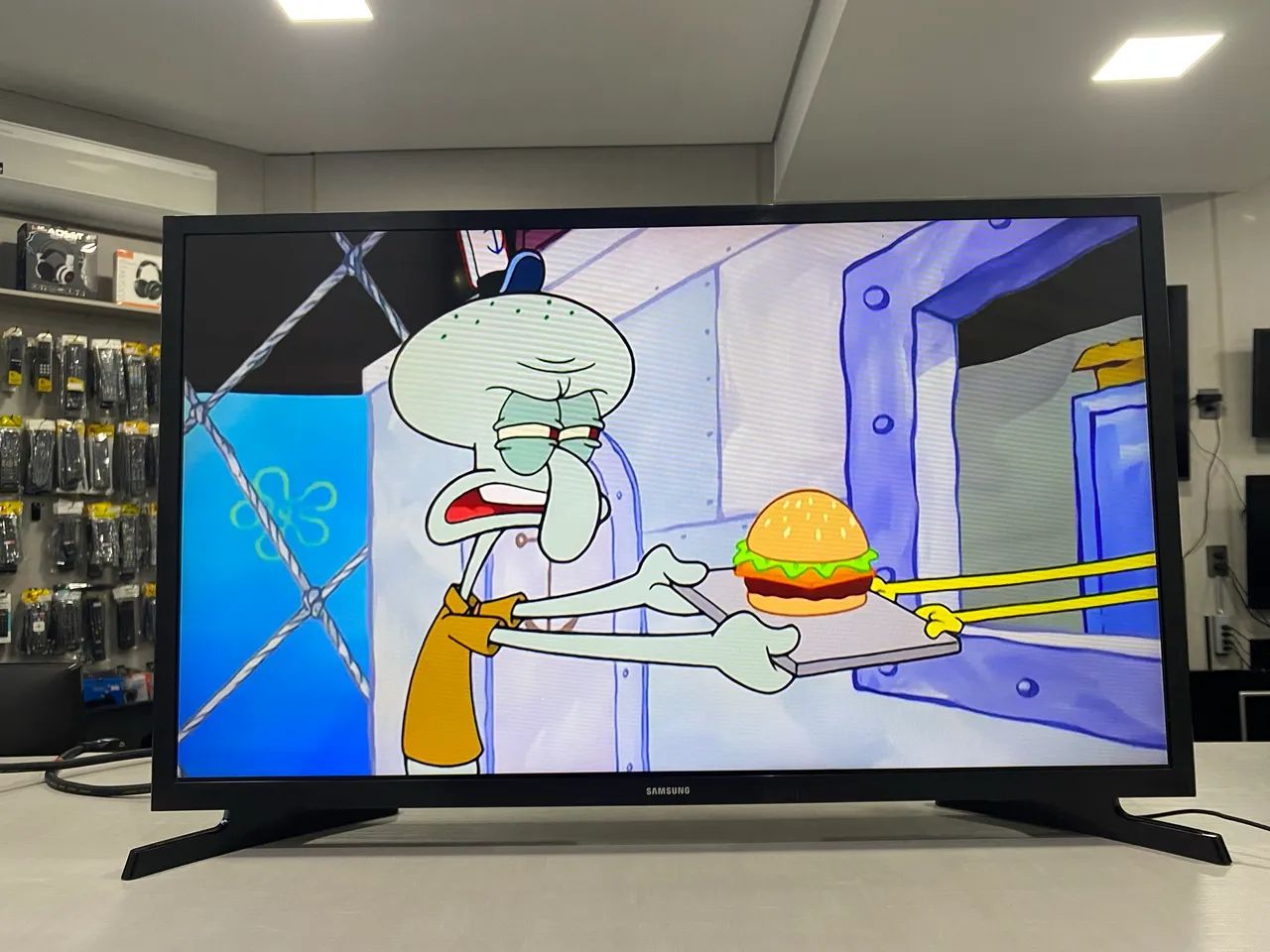 Tv Samsung smart tizen 32 polegadas funcionando perfeitamente! - Foto 2